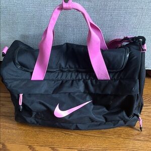Nike Women's Black and Pink Gym Bag